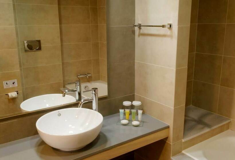 Люкс Комфорт, Capital Coast Resort And Spa