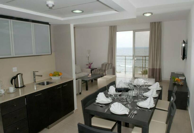 Люкс 3 Спальни, Capital Coast Resort And Spa