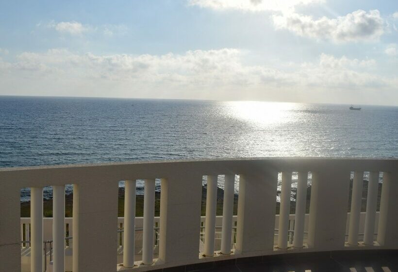 Люкс 3 Спальни, Capital Coast Resort And Spa