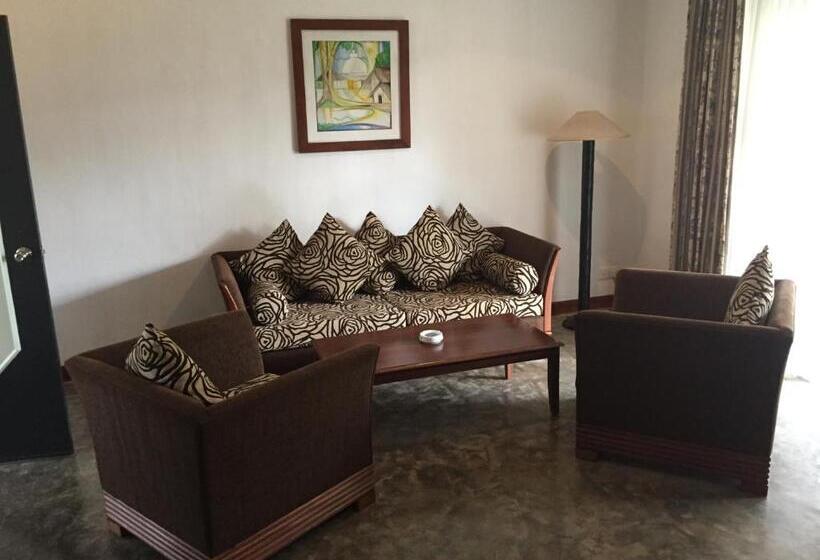 Люкс Вид на Сад, The Oasis Beach Resort