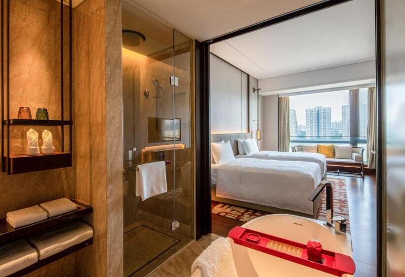 اتاق پریمیوم با بالکن, Hualuxe Beijing Xinan
