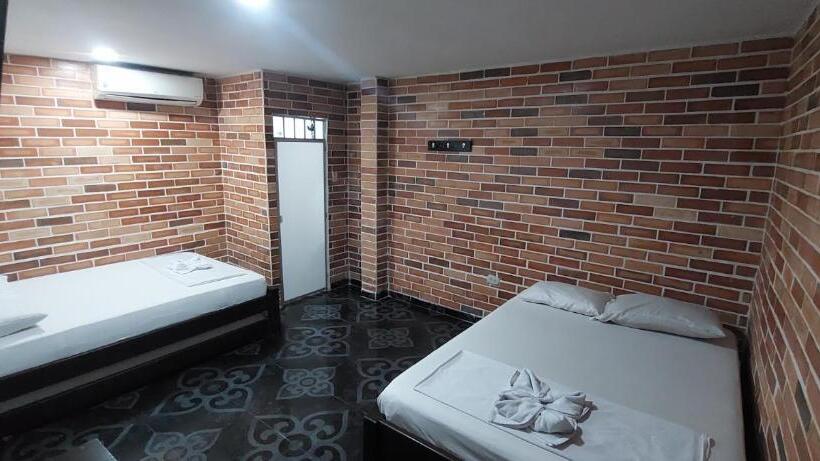 غرفة أساسية ثلاثية, Avenida Neiva