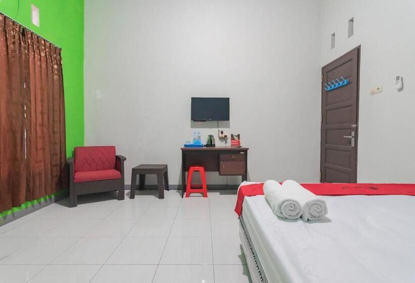 Номер Deluxe, Reddoorz Syariah Near Jalan Jakarta Samarinda