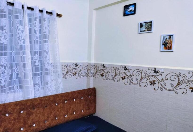 اتاق لوکس, Colva Beach Xaviers Guest House