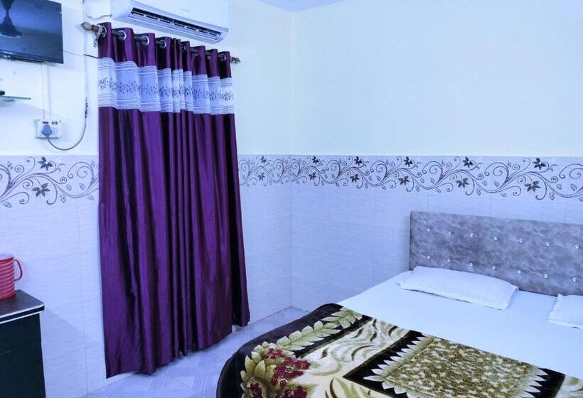 اتاق لوکس, Colva Beach Xaviers Guest House