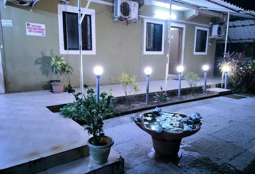 اتاق لوکس, Colva Beach Xaviers Guest House