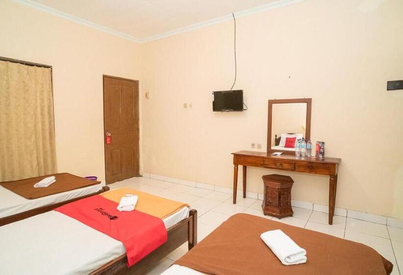 Номер Стандарт Трехместный, Reddoorz Near Kampus 3 Uty Yogyakarta