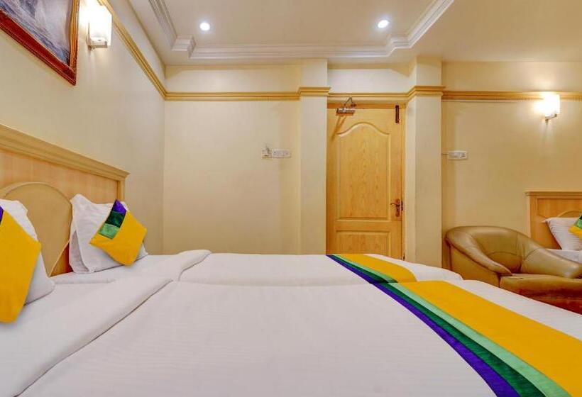 Номер Deluxe, Itsy By Treebo   Coastal Grand Sathyam