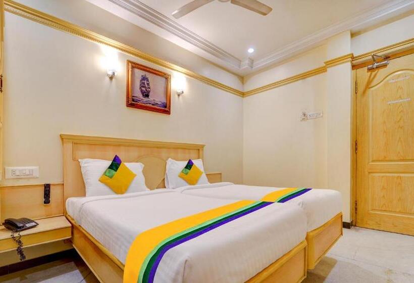 Номер Deluxe, Itsy By Treebo   Coastal Grand Sathyam