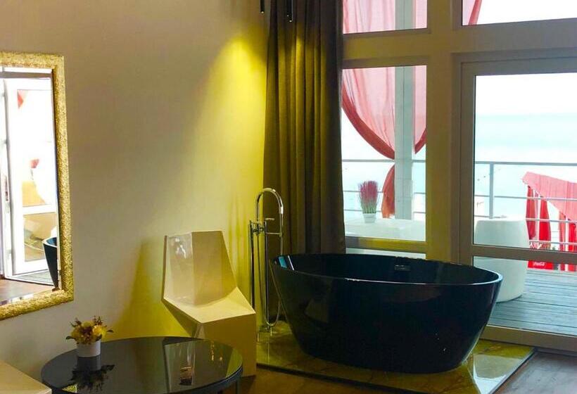 سوییت با چشم‌انداز دریا, Club House Arkadia Beach