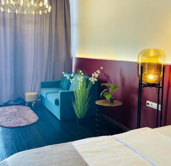 اتاق لوکس با چشم‌انداز دریا, Club House Arkadia Beach