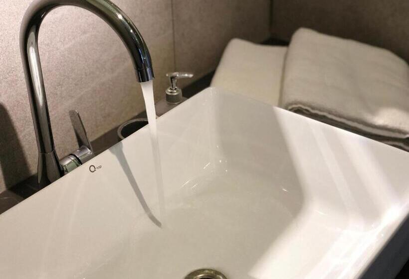 اتاق لوکس با چشم‌انداز دریا, Club House Arkadia Beach