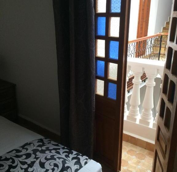 标准三人间, Riad Aicha