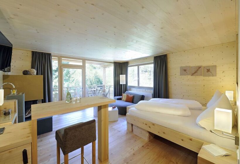 سوییت با چشم‌انداز کوه, Holzhotel Forsthofalm