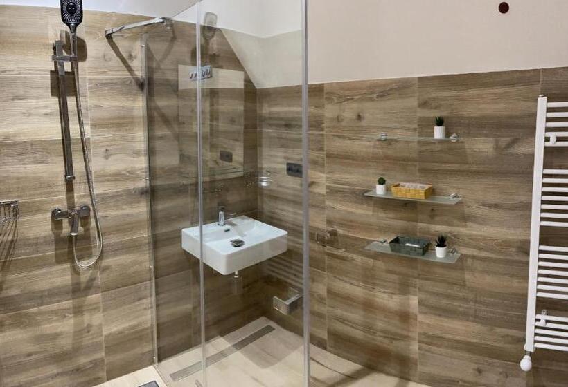 Family Suite, Benica