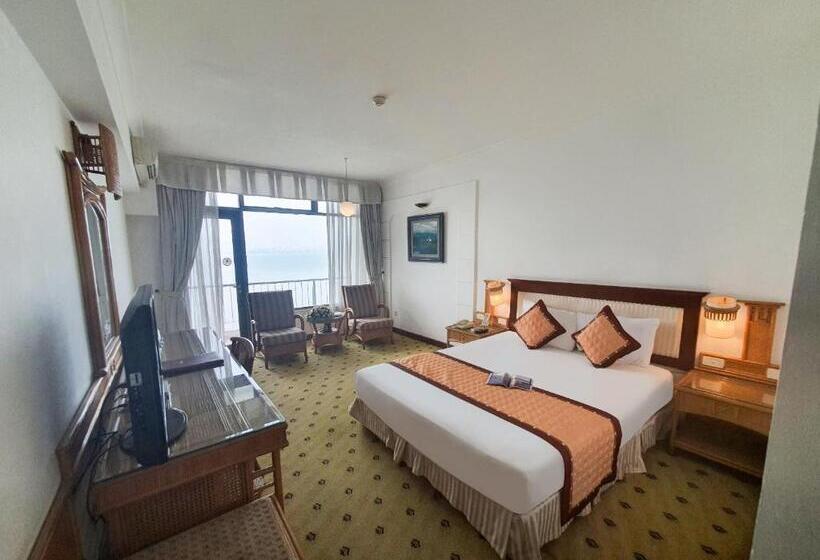 اتاق پریمیوم با چشم‌انداز دریاچه, Thang Loi Hotel Hanoi