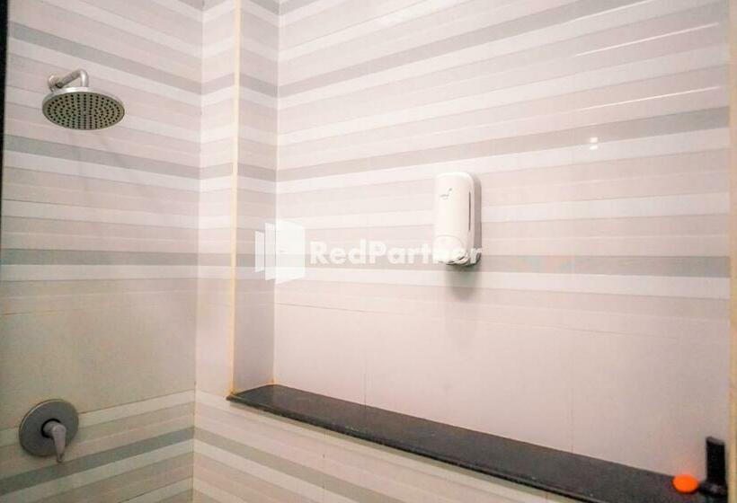 Номер Deluxe, Reddoorz At Daffi Araya