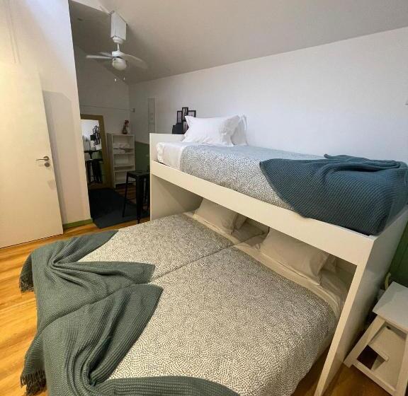 Номер Стандарт Трехместный, Naval Guest House & Bistro