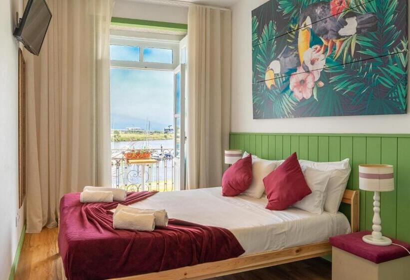 Номер Стандарт с Балконом, Naval Guest House & Bistro