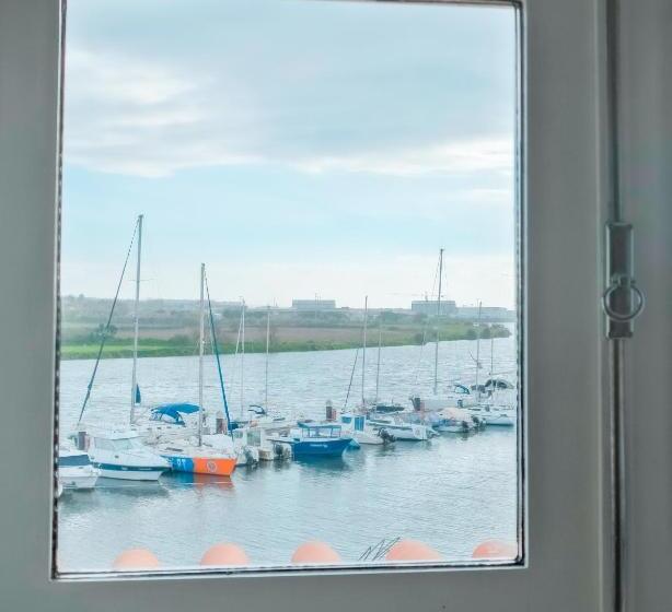 Номер Стандарт, Naval Guest House & Bistro
