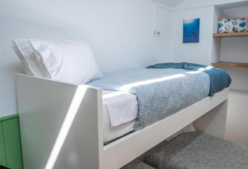 Номер Стандарт Трехместный, Naval Guest House & Bistro