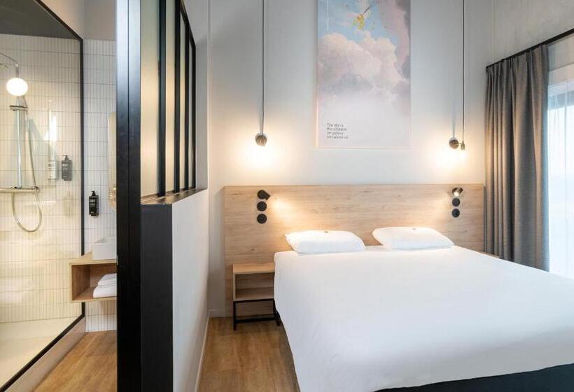 Comfort room with balcony, Ibis Styles Namur