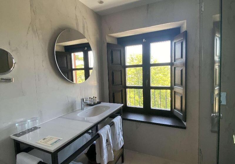 جناح جونيور سرير كينج, Sofraga Palacio