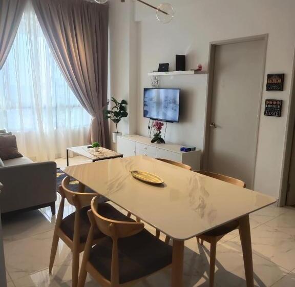 패밀리 스위트, Zulanie Suite Troika Residence, Spacious And Cozy With Pool, Free Wifi & Netflix In Golden Triangle