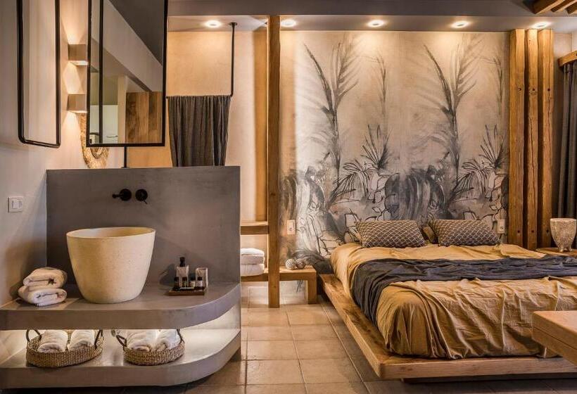 스탠다드 스튜디오, Avithos Resort