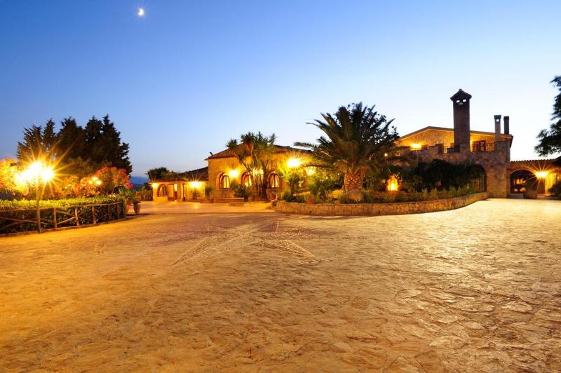اتاق سوپریور سه تخته, Villa Dafne