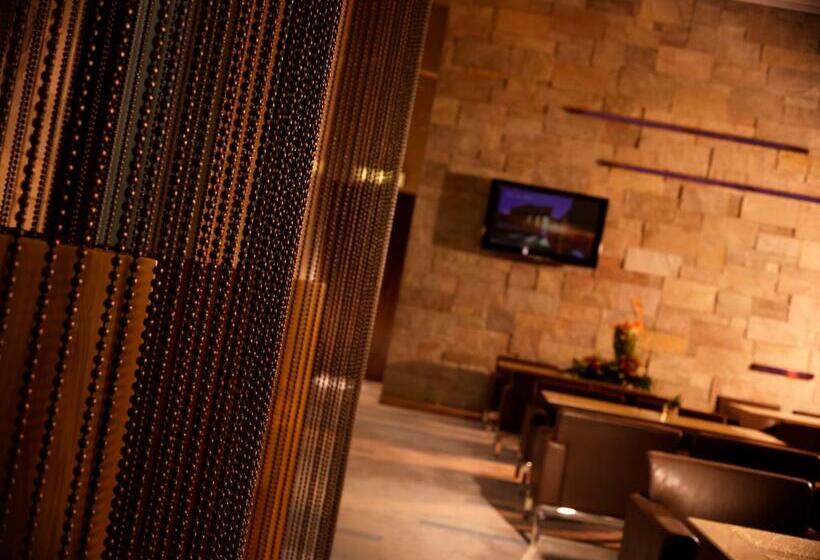 اتاق دلوکس با تخت کینگ و چشم‌انداز, Harbour Grand Hong Kong