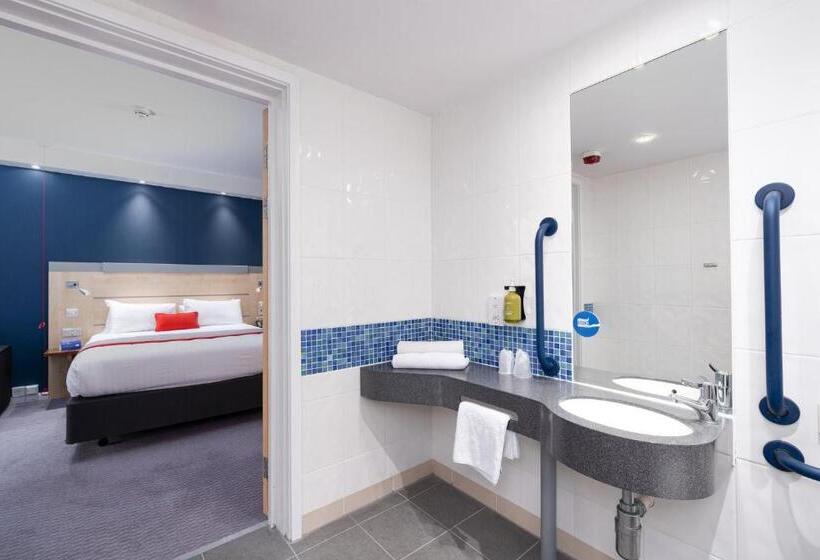 Номер Стандарт Адаптированный для Инвалидов, Holiday Inn Express Burnley M65 Jct 10, An Ihg