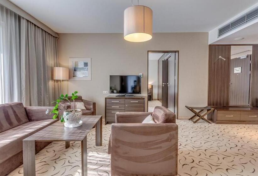 Номер Executive Кровать Кинг, Holiday Inn Resort Warsaw Józefów, An Ihg