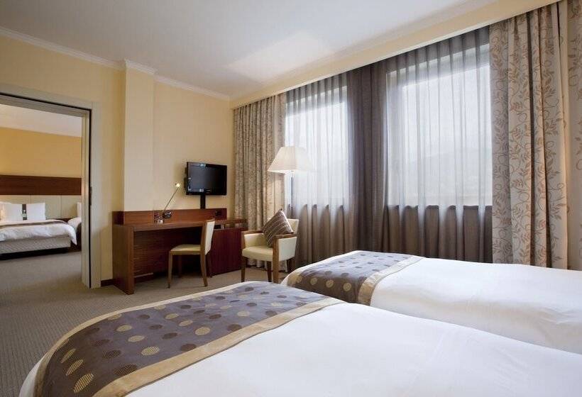 Номер Стандарт Адаптированный для Инвалидов, Holiday Inn Salerno Cava De  Tirreni, An Ihg