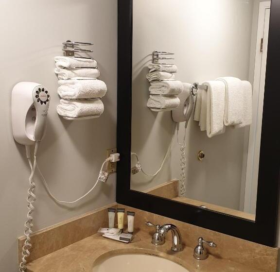 バルコニー付きスタンダードルーム, Riverland Inn & Suites
