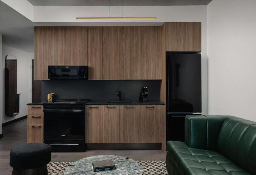 استودیوی استاندارد, Thompson Austin, By Hyatt