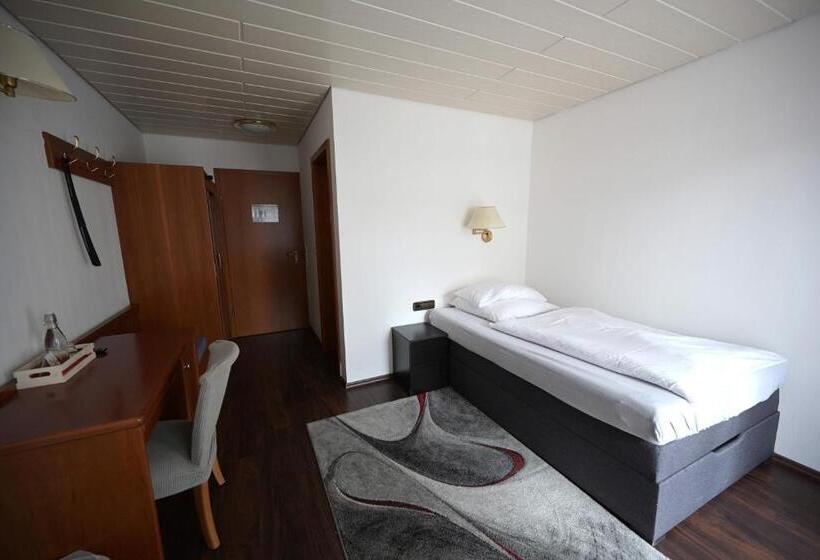 Номер Стандарт Индивидуальный с Балконом, Landhotel Hirsch