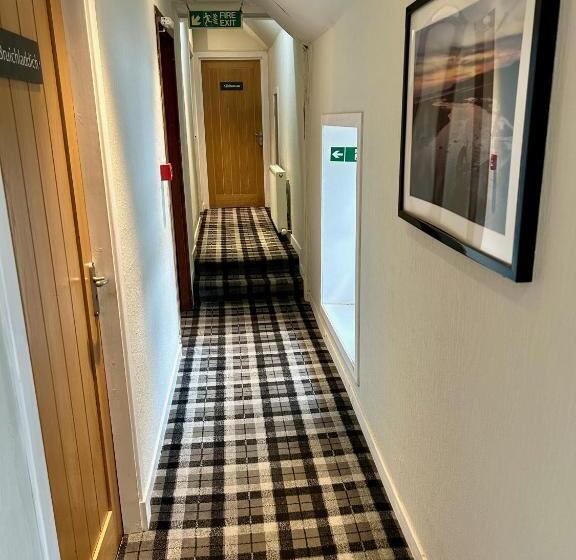 Family Suite, Lochindaal