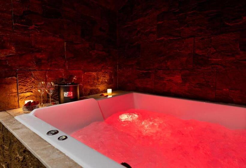Номер Стандарт с Гидромассажем, La Bastide Du Rocher Boutique Hôtel & Spa