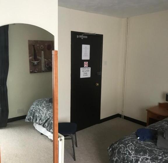 Номер Стандарт, Dolphin Hotel Public House Weymouth