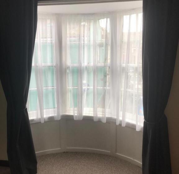 Номер Стандарт, Dolphin Hotel Public House Weymouth