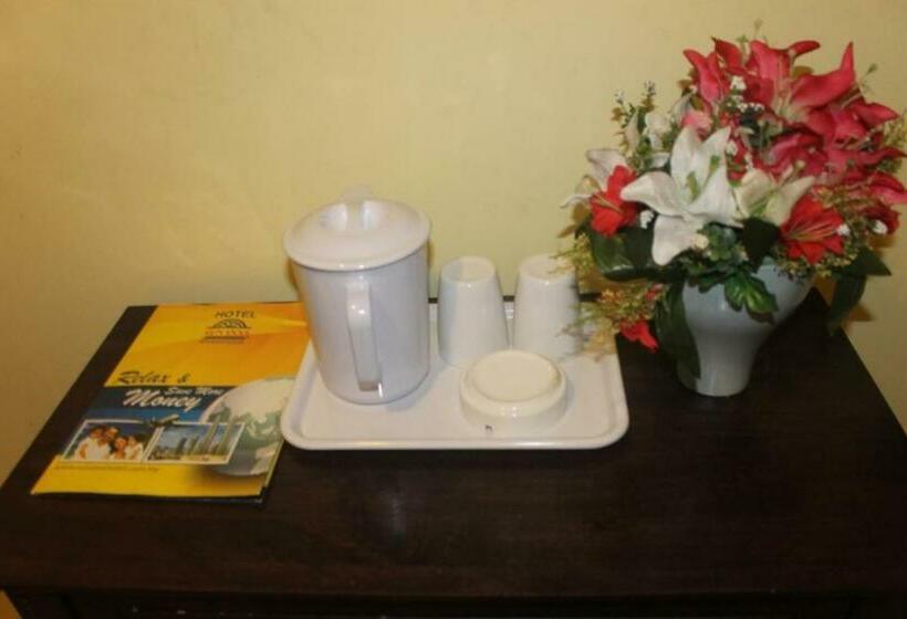 Номер Стандарт Трехместный, Sun Inns Meru Raya