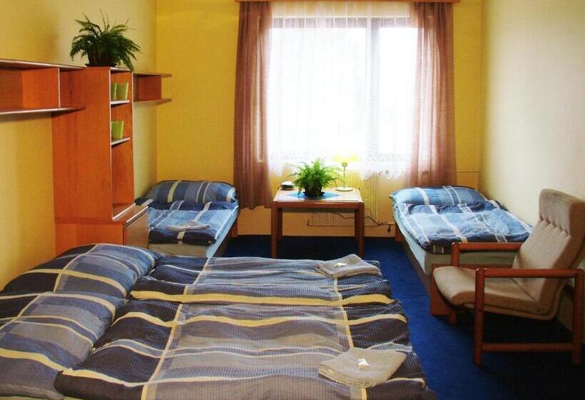 标准四人间共用浴室, Na Trojce