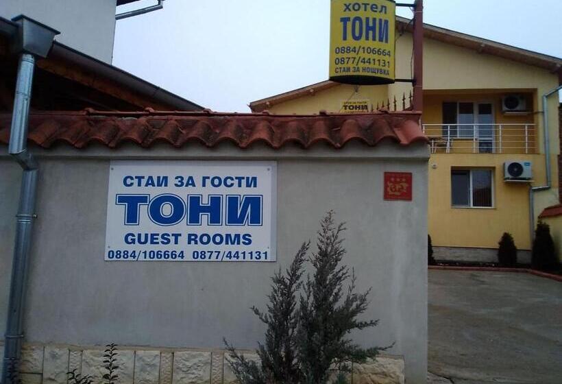 스탠다드 트리플 룸, Toni