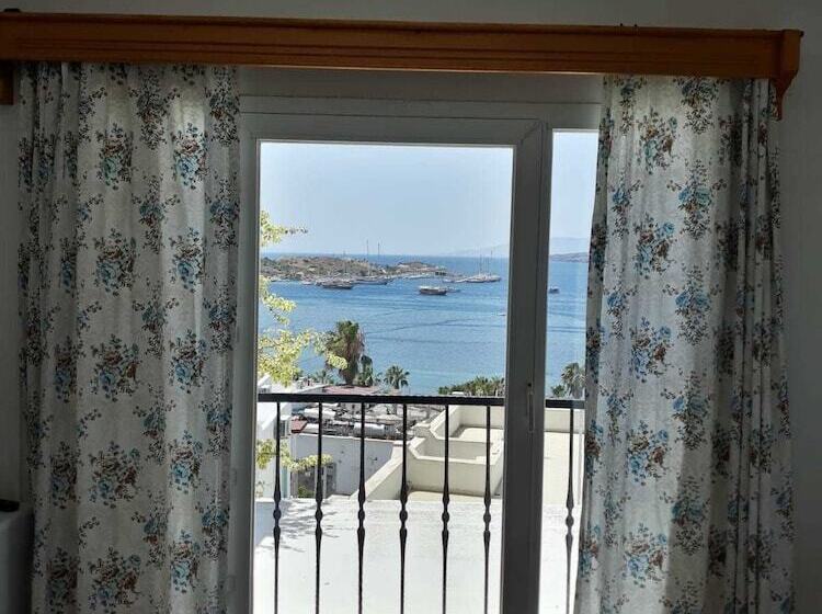 Номер Стандарт Вид на Море, Berg Otel