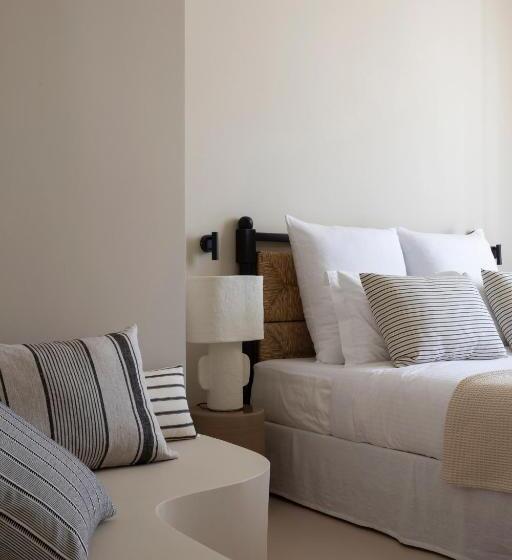 Номер Deluxe, Yayaki Spetses
