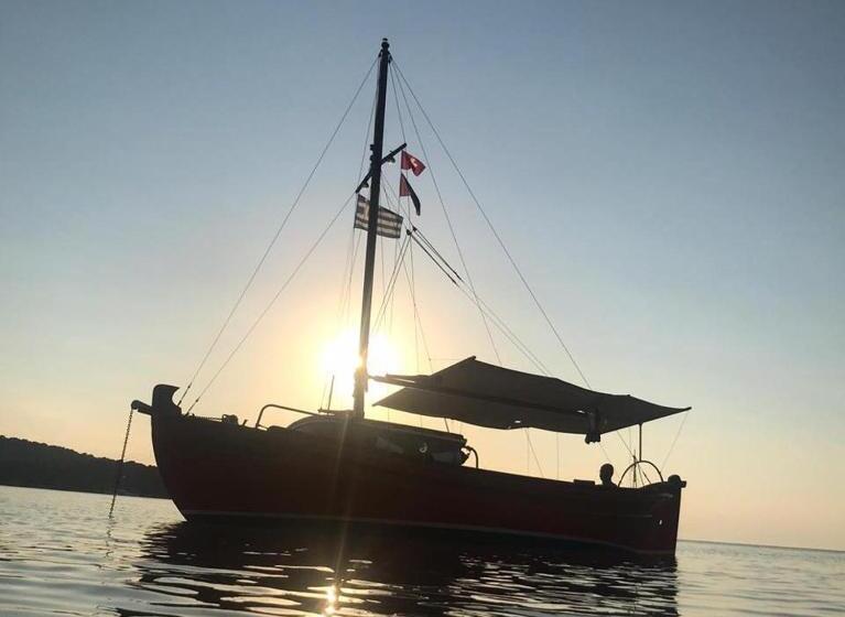 Номер Deluxe с Балконом, Yayaki Spetses