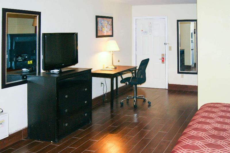 Люкс Кровать Кинг, Econo Lodge Inn & Suites West  Energy Corridor