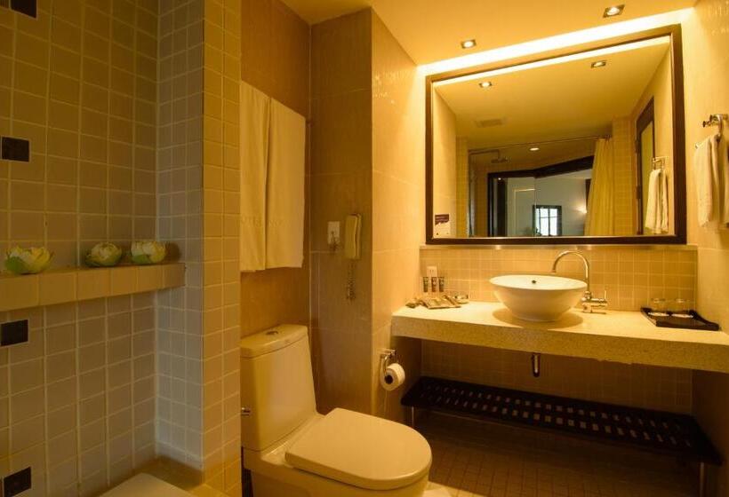 Номер Superior Вид на Бассейн, The Nouveau Chumphon Beach Resort And Golf