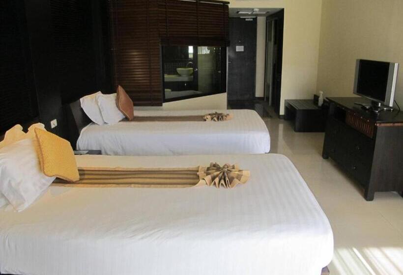 Номер Superior Вид на Бассейн, The Nouveau Chumphon Beach Resort And Golf